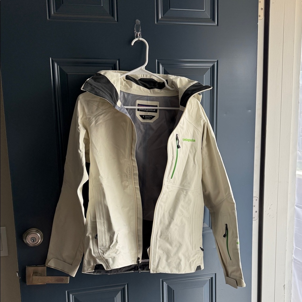 NWOT Patagonia Off-White Jacket with Lime Details